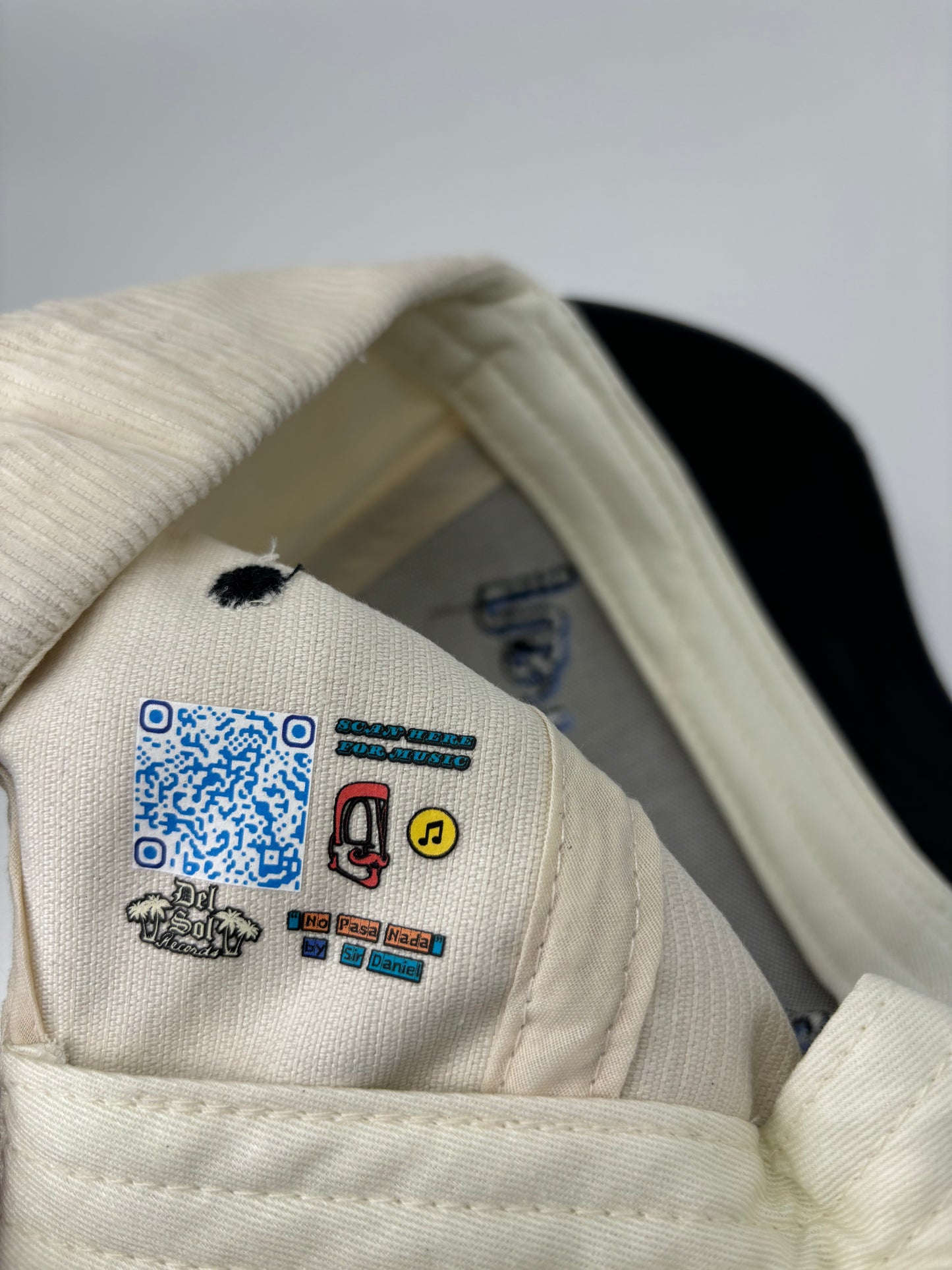 No Pasa Nada (Corduroy/Leather)